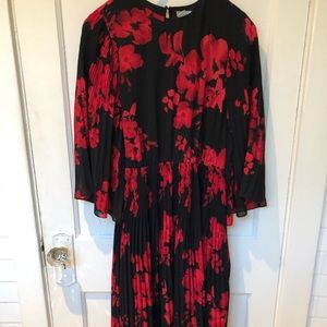 Black and red print H&M flowy dress
